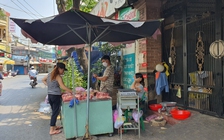 Quật ngã tên cướp trong lúc mua thịt heo, người phụ nữ khiến dân mạng trầm trồ