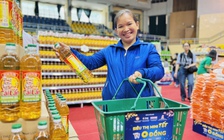 Đi siêu thị 0 đồng sắm tết, nhiều người nghẹn ngào: ‘Vậy là nhà có tết rồi’