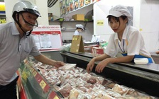 Siêu thị đồng loạt giảm giá thịt lợn