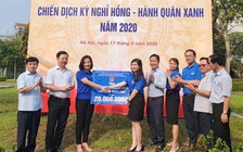 Khám bệnh, cấp phát lương thực miễn phí cho công nhân