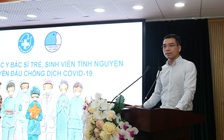 ‘Bố ung thư, mẹ tâm thần, chồng đi công tác vẫn tình nguyện đi chống dịch’