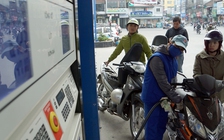 Xăng giảm giá 200 đồng/lít từ 15 giờ chiều nay