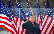 Tổng thống Trump bị khóa tài khoản Twitter, bị đòi phế truất