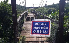 Gãy cầu treo dân sinh, hàng trăm hộ dân gặp khó