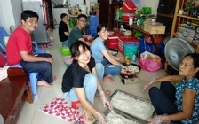 Những người đâu chỉ ăn chay tháng 7: Công nhân hay tiến sĩ cũng lăn… vào bếp