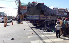 Bị cuốn vào gầm xe tải, chồng tử vong, vợ bị thương nặng