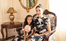 Con gái Hoa hậu Hà Kiều Anh thích thú mặc đồ đôi với mẹ