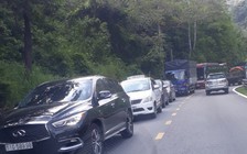 Người dân ùn ùn đổ về Đà Lạt nghỉ lễ, đèo Bảo Lộc kẹt cứng