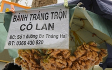 Cô bán bánh tráng trộn Sài Gòn suốt 13 năm nuôi chồng con bệnh tâm thần