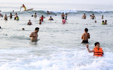 Người xả rác, gạt tàn thuốc trên bãi biển bị phạt tiền