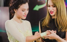 Hoàng Oanh té ngã khi tập đu dây trong gameshow