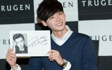 Lee Jong Suk ra mắt mẫu điện thoại mang tên mình