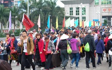 [CHÙM ẢNH] Hàng vạn 'người già' Trung Quốc vào Việt Nam theo tour 0 đồng