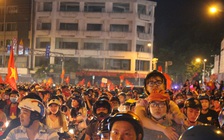 Tuyển Việt Nam thắng Philippines: Người trẻ Sài Gòn… 'quên lối về'