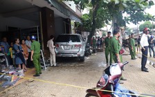 Ô tô 'điên' lao vào nhà dân, tông hàng loạt xe máy khiến 1 người tử vong