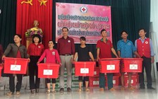 Hội Chữ thập đỏ Việt Nam trao quà cứu trợ người dân vùng lũ Lâm Đồng