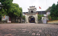 Ì ạch trùng tu đền Hổ Bái