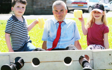 Hiệu trưởng 'tự sa thải mình' để trường có tiền trả lương cho giáo viên