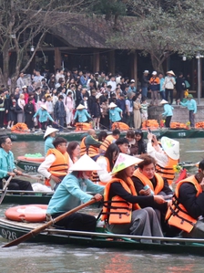 Ninh Bình đón gần nửa triệu lượt khách ngày mùng 4 tết