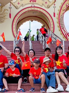 Suối Tiên hút khách dịp lễ với 1.000 vé miễn phí và 10.000 phần gạo lộc