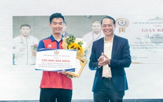 Nhà vô địch ASIAD Phạm Quang Huy nhận thưởng lớn, HLV Hoàng Xuân Vinh nhắn nhủ học trò