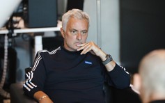 HLV Mourinho lên tiếng trước tin đồn chia tay AS Roma