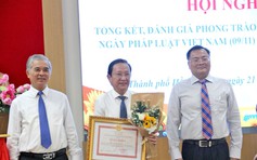 Lãnh đạo SAWACO được tặng bằng khen về triển khai ngày pháp luật Việt Nam