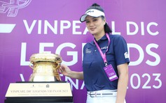 Hoa khôi Kim Huệ rước cúp ở giải golf huyền thoại, tổng tiền thưởng 31 tỉ đồng