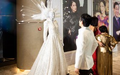 NTK Đức Vincie trưng bày mẫu váy của cố diễn viên Mai Phương tại Vietnam's Fashion Journey