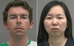 Hai nhà khoa học Mỹ bị bắt vì nhốt 2 con trong lồng