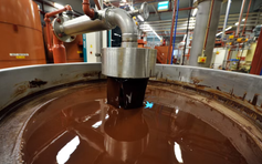 Công nhân rơi vào bồn sôcôla, nhà sản xuất kẹo M&M bị phạt
