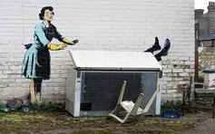 Thông điệp mạnh mẽ của họa sĩ bí ẩn Banksy trong tác phẩm nhân lễ Valentine