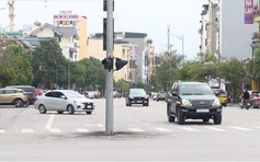 Quảng Ninh: Di dời đèn tín hiệu giữa đường, nhưng còn nhiều đèn có cũng như không