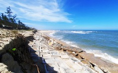 Bất an vì kè biển sạt lở