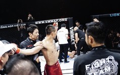 Jonny Trí Nguyễn mừng rỡ khi học trò Trần Quang Lộc đả bại Lý Tiểu Long 
