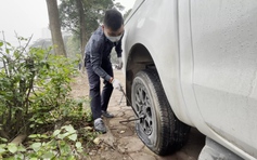 Hốt hoảng vì 20 ô tô ở Linh Đàm bị chọc thủng lốp lúc nửa đêm