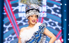 Hoa hậu Thiên Ân đọ sắc cùng Bùi Lý Thiên Hương trên sàn diễn