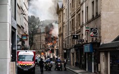 Nổ giữa trung tâm Paris, 37 người bị thương, chó nghiệp vụ tìm người mất tích