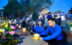Anh Nguyễn Minh Triết thắp nến tri ân các anh hùng liệt sĩ tại Điện Biên