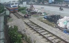 Băng qua đường sắt không quan sát, người đàn ông bị tàu hỏa tông tử vong