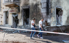 Ông Putin thăm quân khu miền Nam, Ukraine bị tấn công dồn dập
