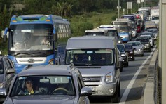 Kẹt cả đường và trạm dừng, cao tốc HLD khuyến cáo hạn chế ô tô lễ 2.9