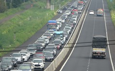 Kẹt xe nghiêm trọng trên cao tốc Phan Thiết - Dầu Giây