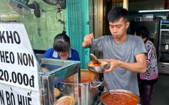 Quán ăn sáng khu Chợ Lớn với giá chỉ 15.000 - 20.000 đồng: Khách đến đông nghẹt