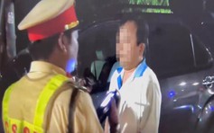 Chủ tịch huyện dự tiệc trưa, khuya lái xe đón con thì ‘dính’ nồng độ cồn