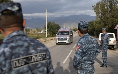 Người gốc Armenia ở Nagorno-Karabakh buông vũ khí, tìm đường ra đi