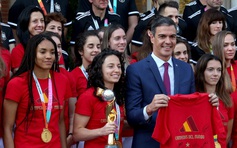 Thủ tướng Tây Ban Nha lên tiếng giữa tranh cãi 'nụ hôn World Cup'