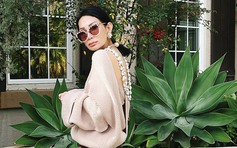 Fashionista U70 tìm niềm vui từ thời trang, sở hữu 1.000 bộ trang phục từ NTK Việt
