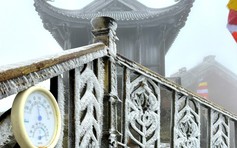 Băng tuyết phủ trắng chùa Đồng trên núi Yên Tử