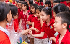 Học sinh Royal School chia sẻ yêu thương, góp Tết diệu kỳ đến cộng đồng: Bài học về lòng nhân ái